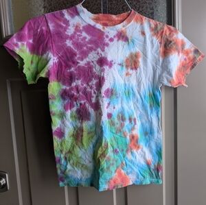 💜3/$15 5/$20 7/$25💜Girls Sz Lg Tye Dye Shirt